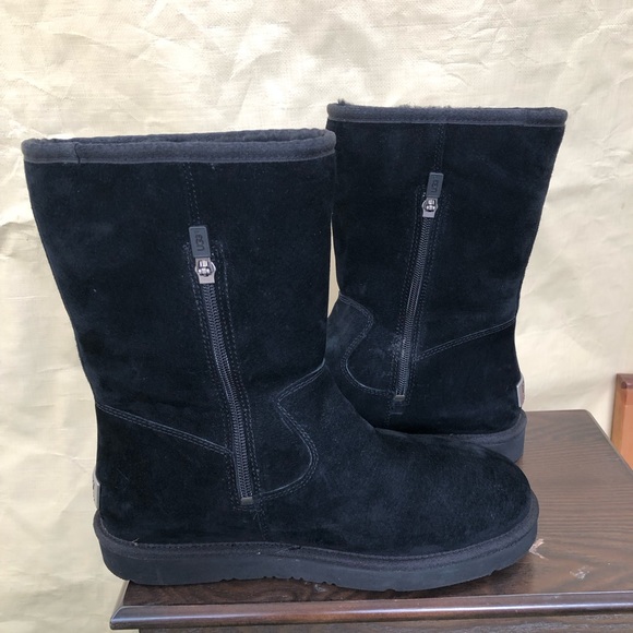 UGG BOOTS….. size 9….black color - Picture 11 of 12
